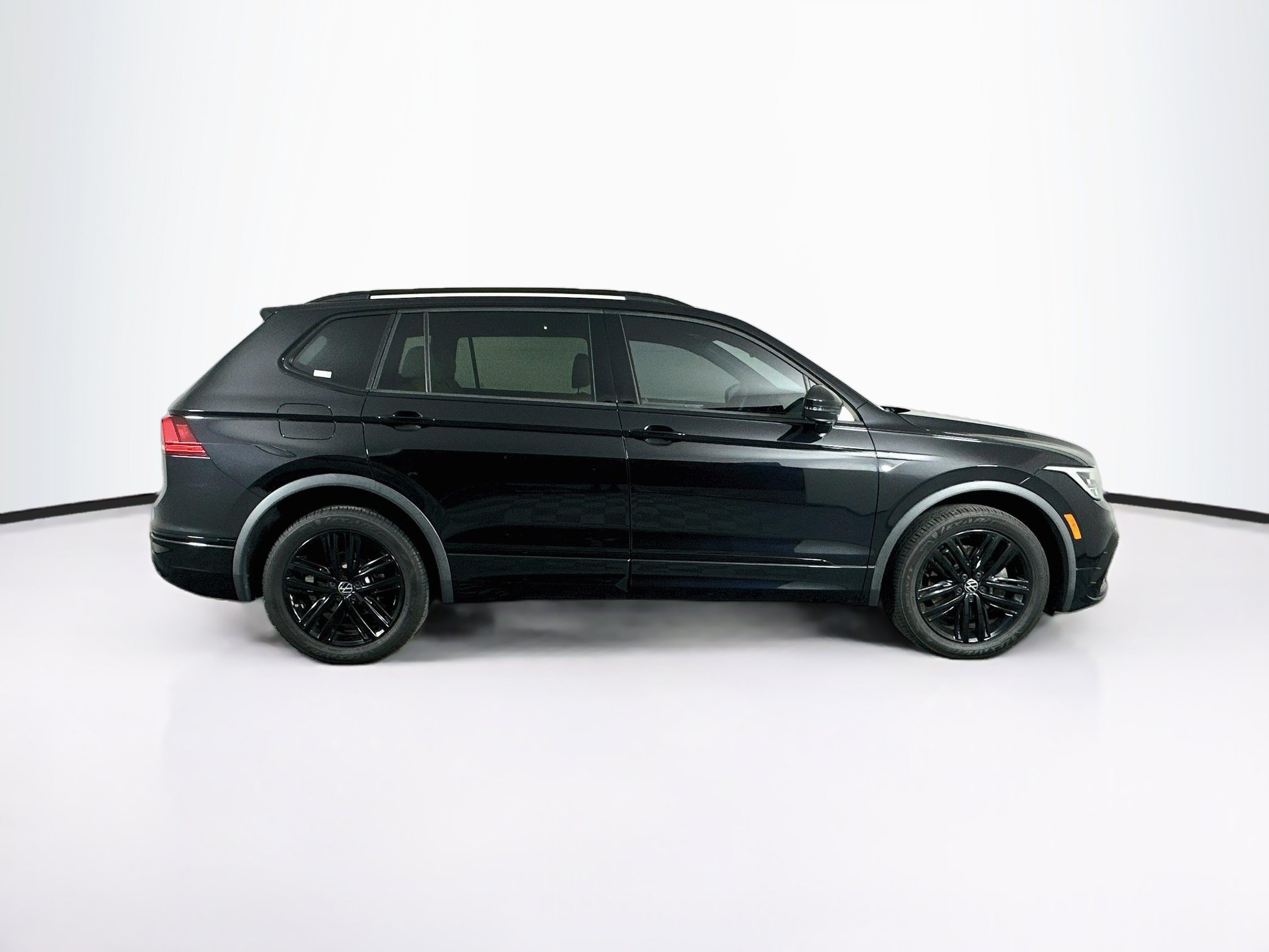 Used 2022 Volkswagen Tiguan SE R-Line FWD image 10