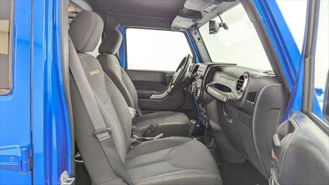 Used 2015 Jeep Wrangler Unlimited Sahara w/ Connectivity Group image 22