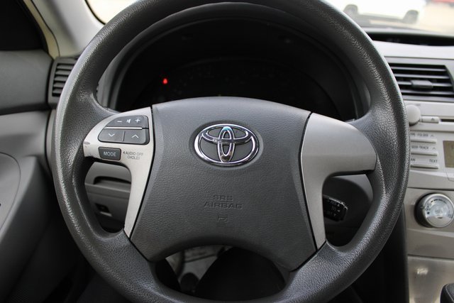 Used 2010 Toyota Camry LE image 17