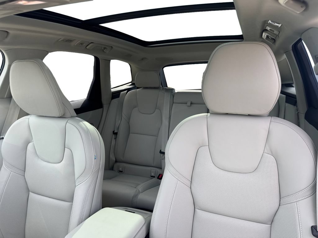 New 2026 Volvo XC60 T8 Ultra w/ Protection Package Premier AWD/4WD image 25