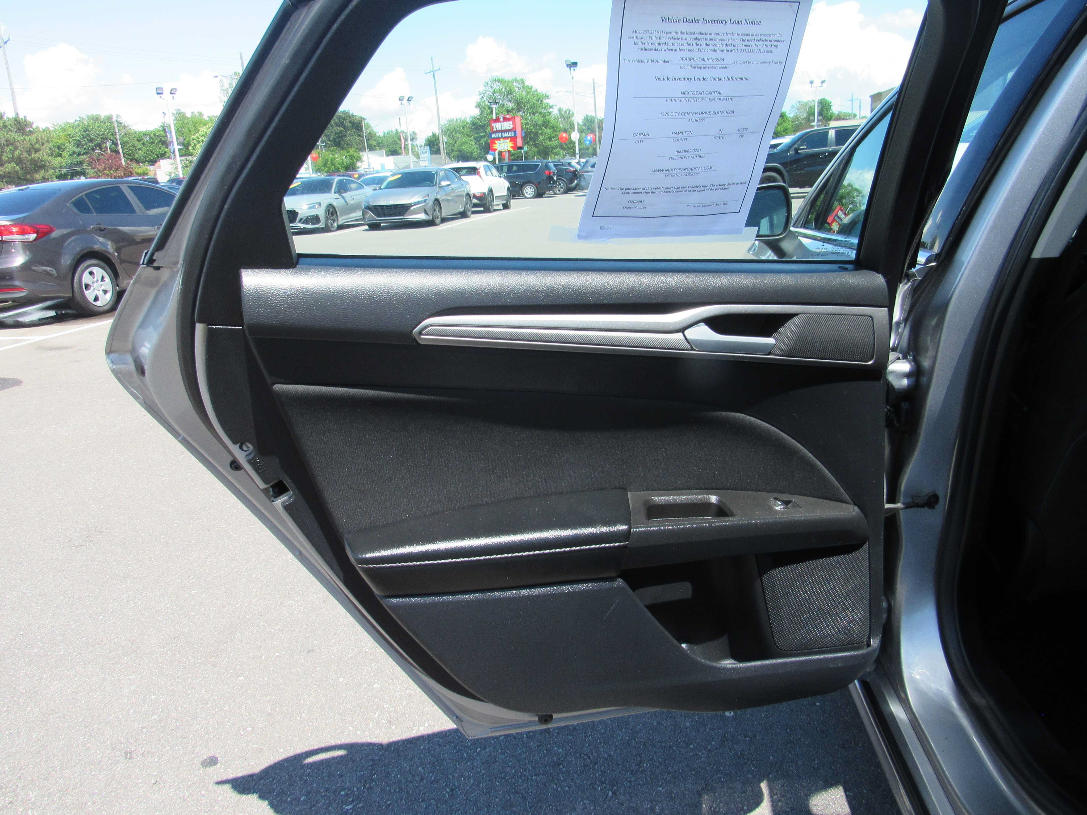 Used 2020 Ford Fusion SE FWD image 14