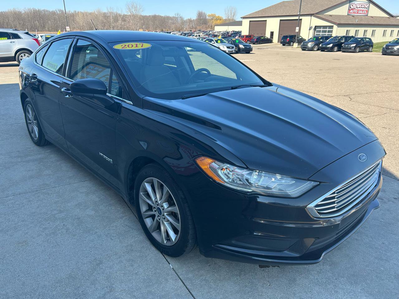 Used 2017 Ford Fusion SE image 3