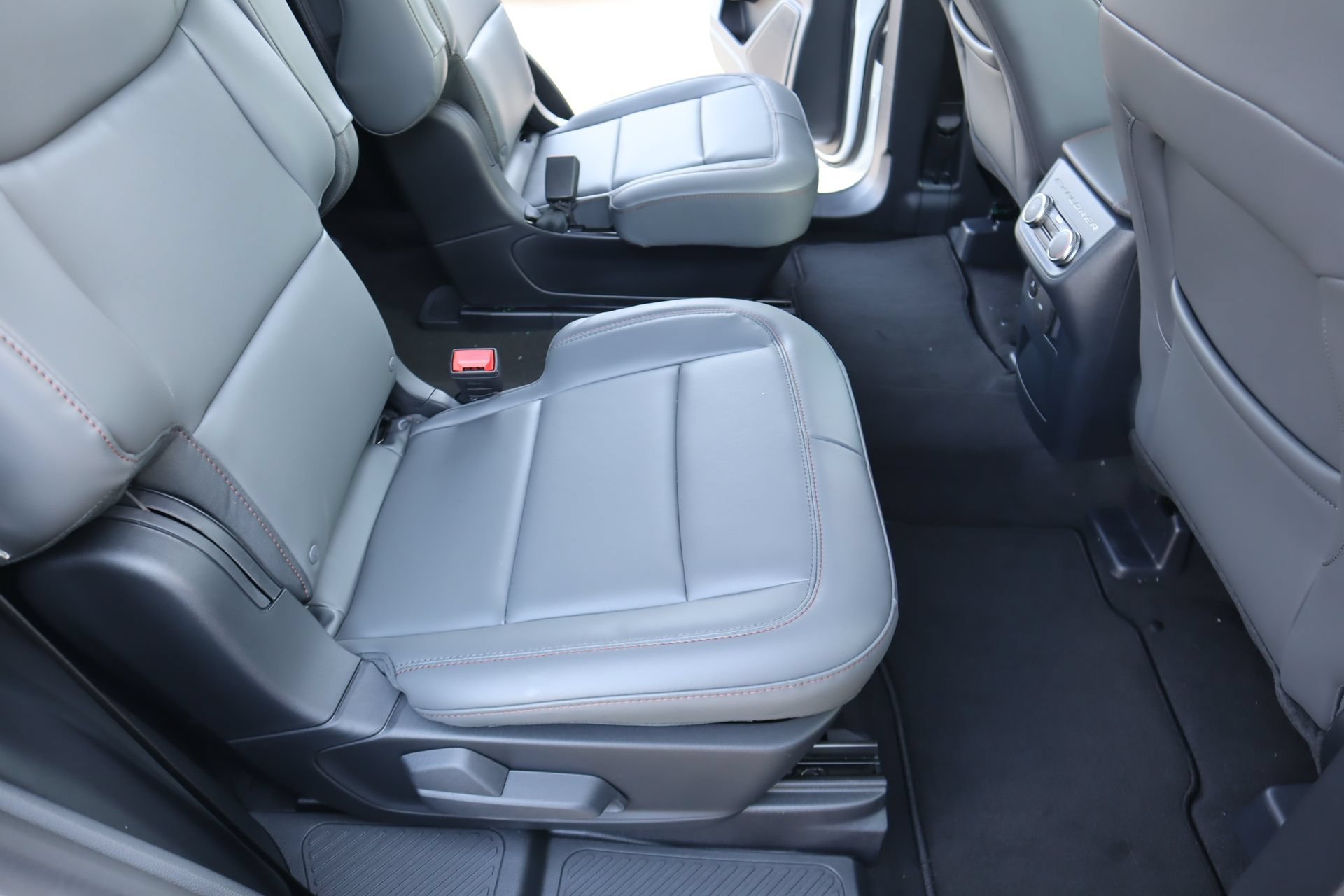 New 2026 Ford Explorer Active w/ Active Comfort Package RWD image 16