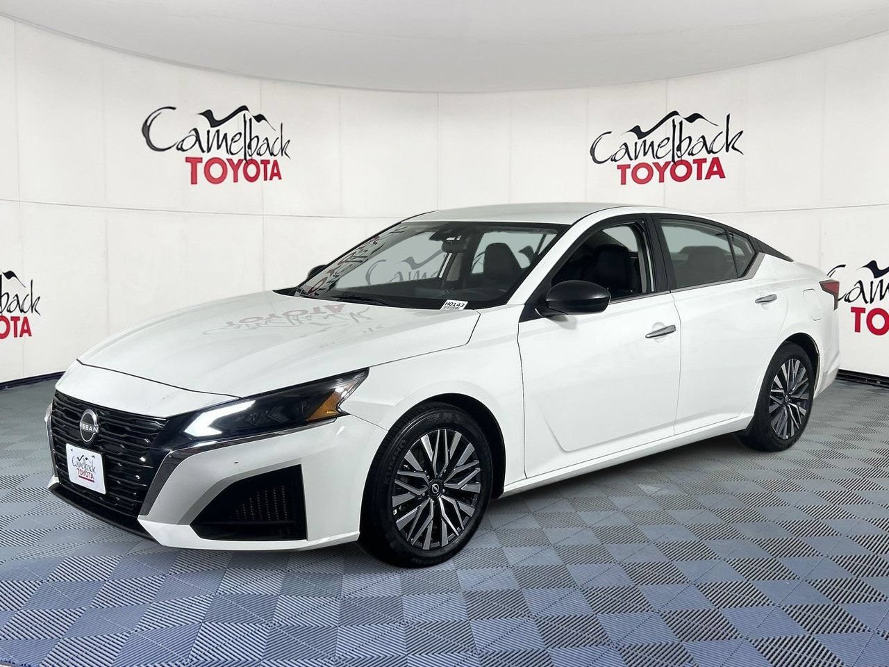 Used 2025 Nissan Altima 2.5 SV FWD image 2
