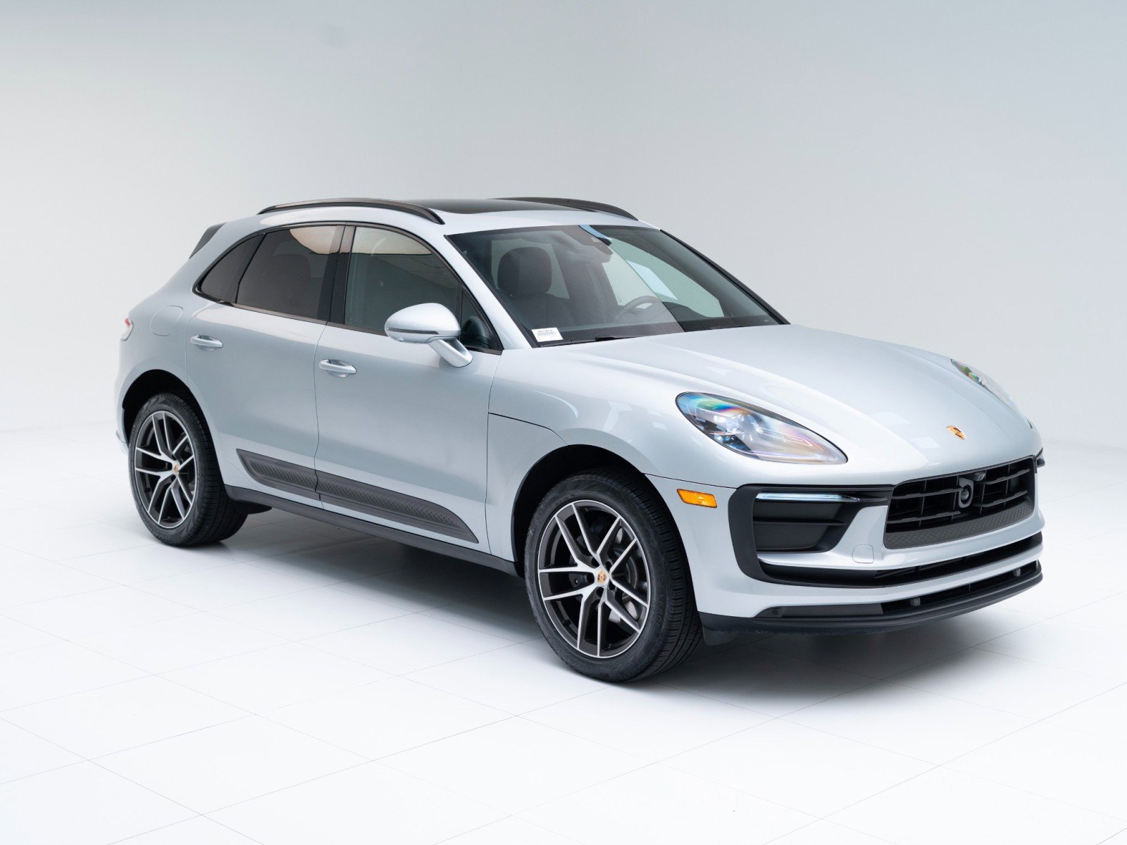 Certified 2025 Porsche Macan AWD/4WD image 7