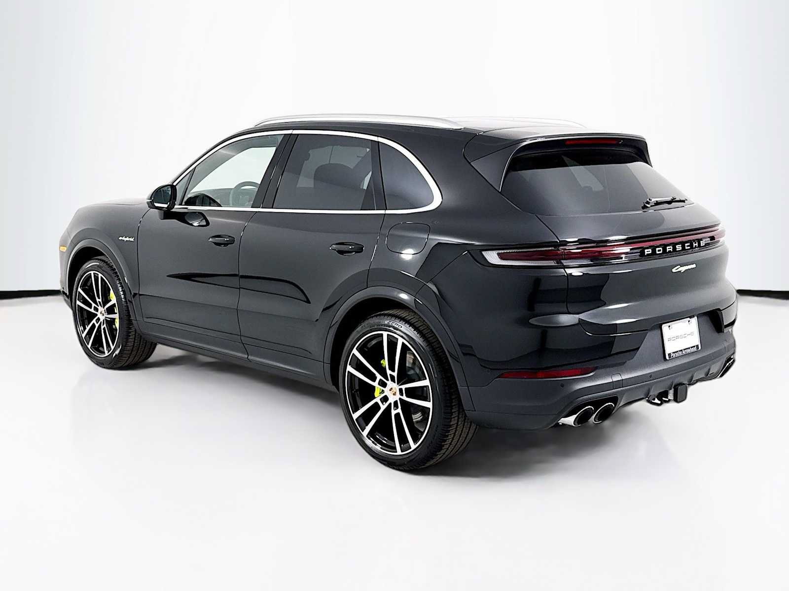 New 2026 Porsche Cayenne E-Hybrid AWD/4WD image 3