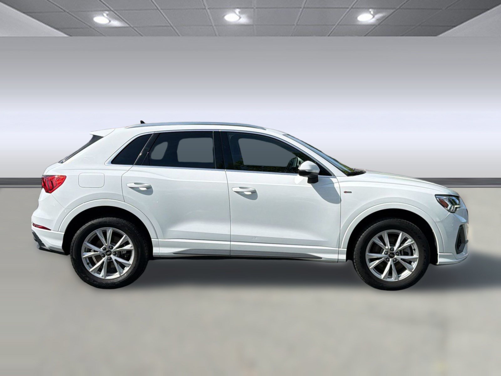 Used 2024 Audi Q3 2.0T Premium w/ Convenience Package AWD/4WD image 8