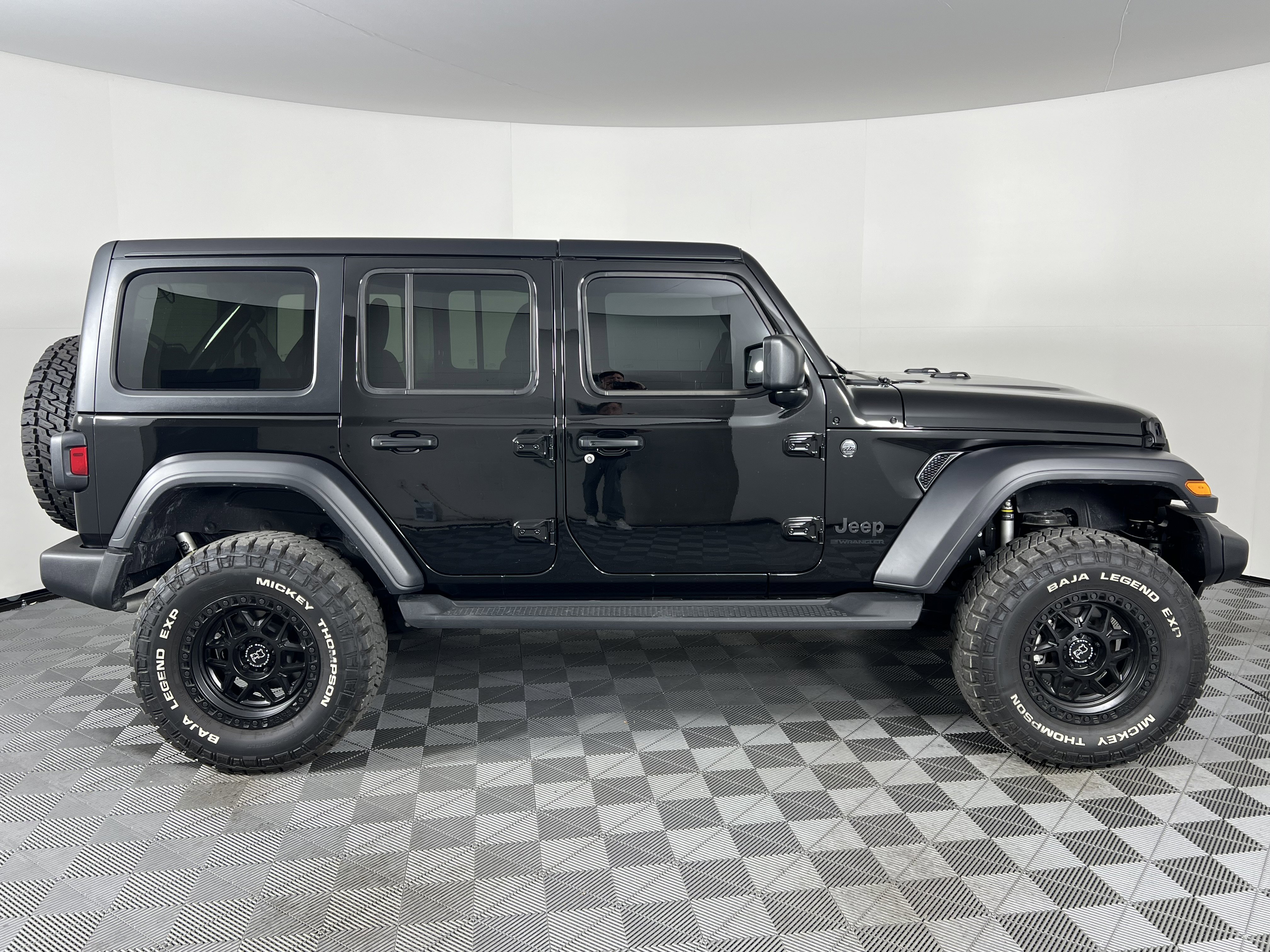 Used 2025 Jeep Wrangler Unlimited Sport AWD/4WD image 13
