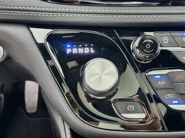 Used 2025 Chrysler Pacifica Limited FWD image 19