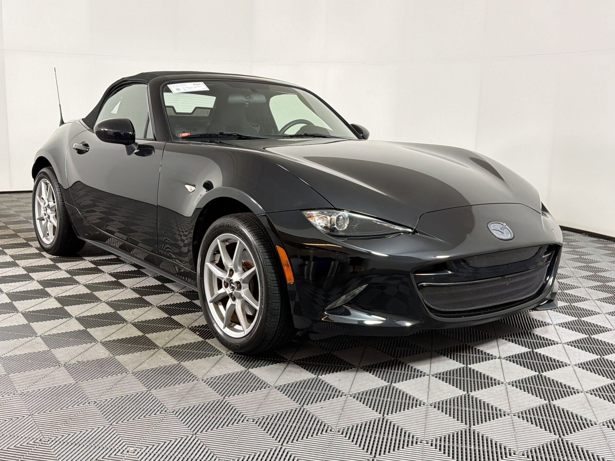 Used 2017 MAZDA MX-5 Miata Sport RWD image 7