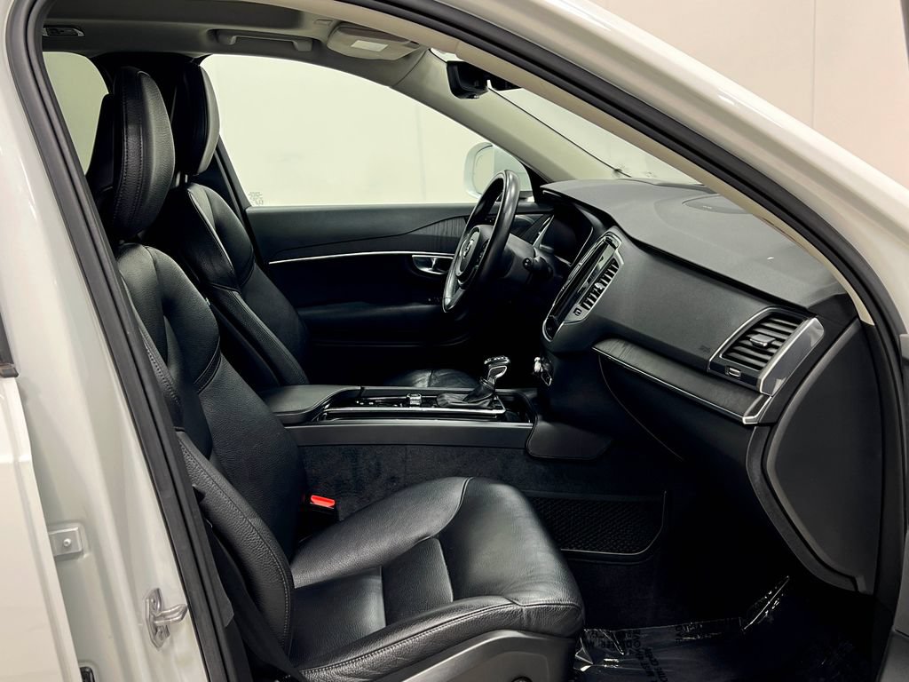 Used 2020 Volvo XC90 T6 Momentum AWD/4WD image 37