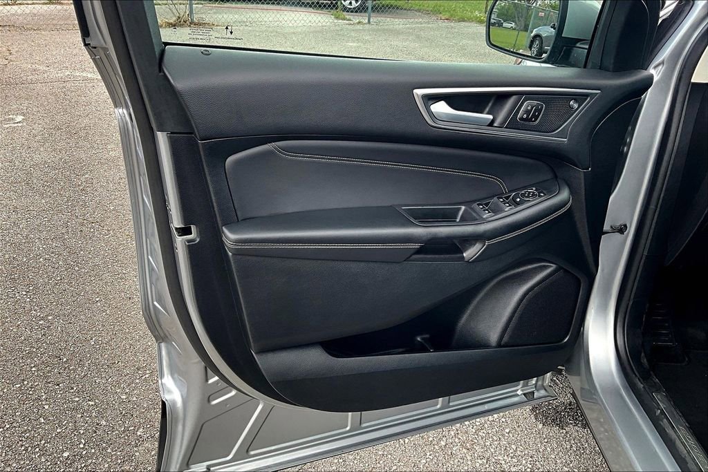 Used 2024 Ford Edge Titanium image 24