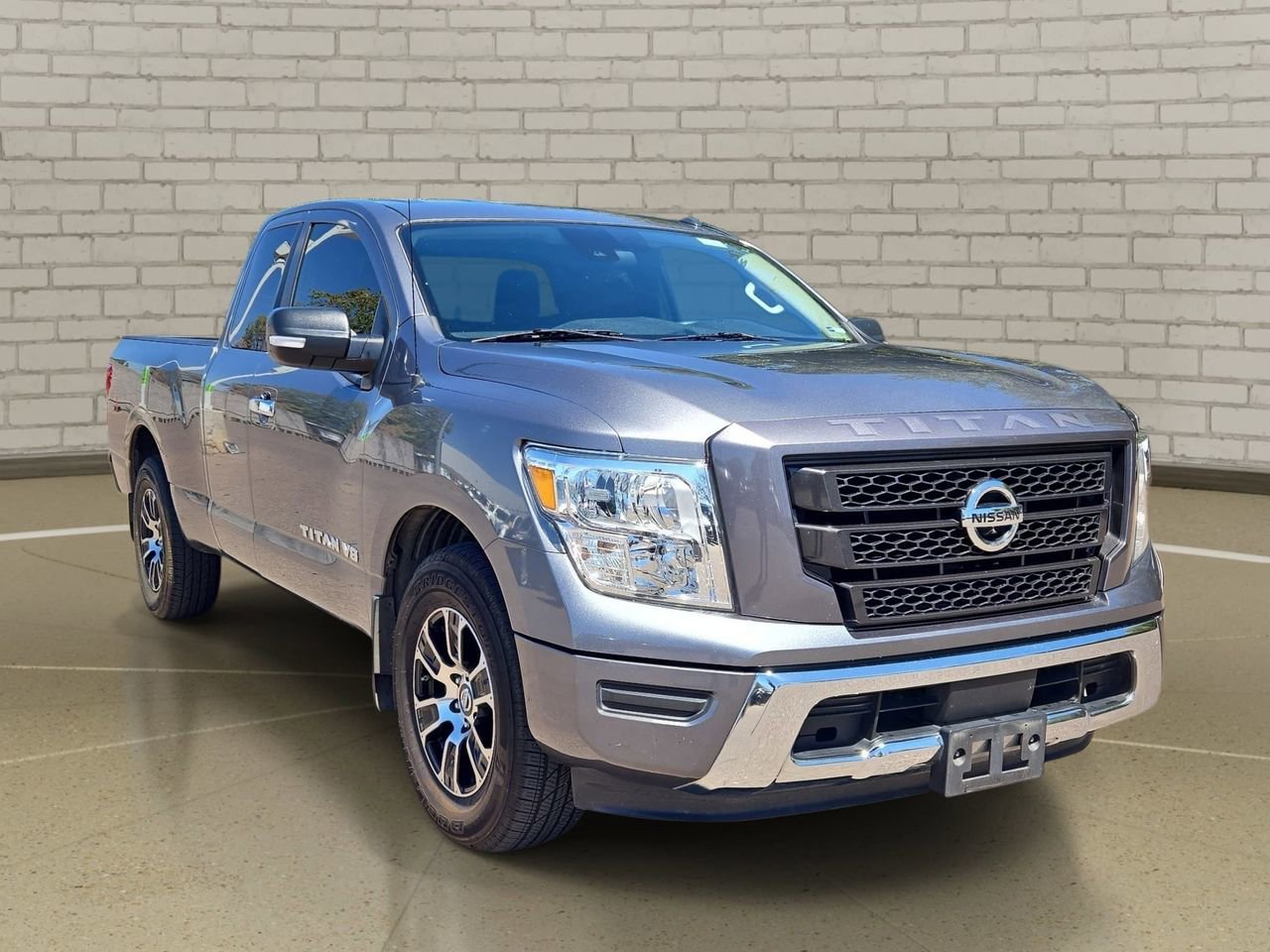 Used 2020 Nissan Titan SV RWD image 3