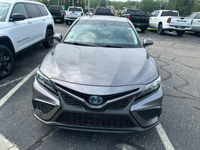 Used 2022 Toyota Camry SE FWD image 2