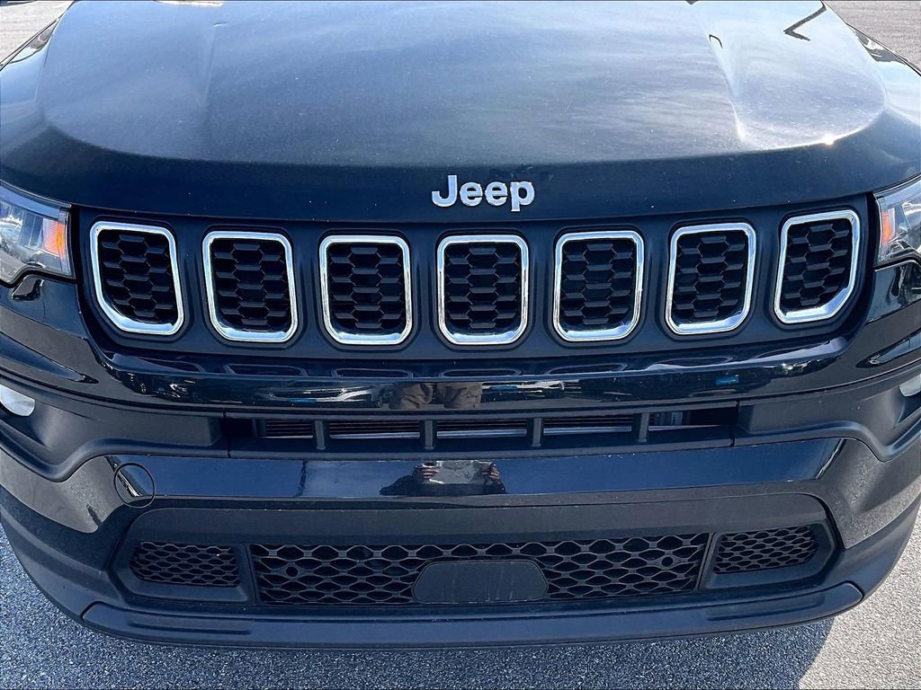 Used 2024 Jeep Compass Latitude image 29