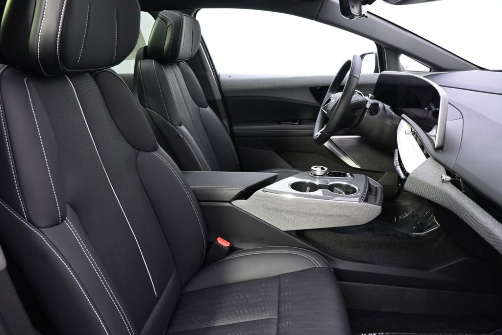 Certified 2025 Cadillac Optiq Luxury 2 w/ LPO, Floor Liner Package AWD/4WD image 16