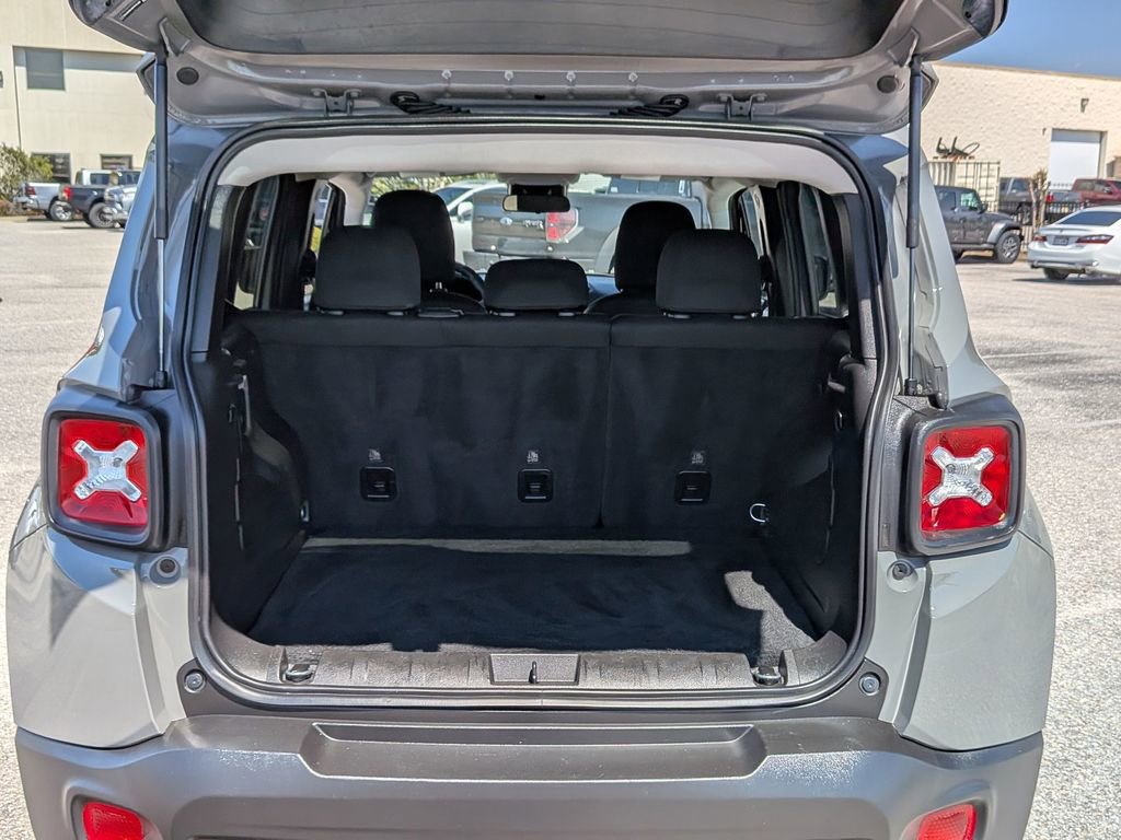 Used 2023 Jeep Renegade Latitude AWD/4WD image 28