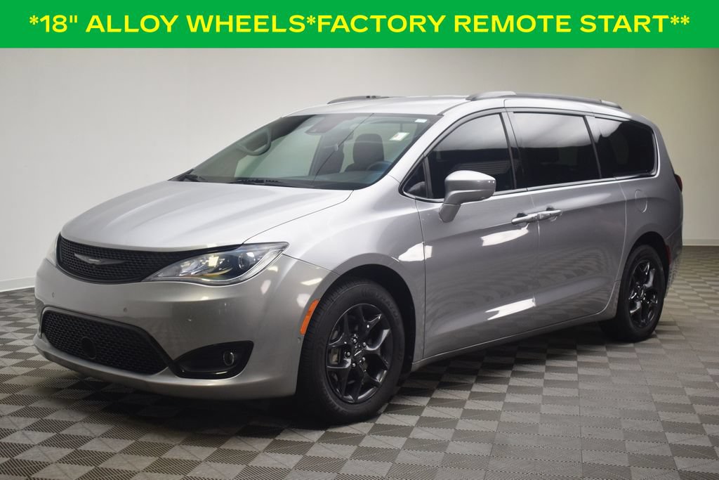 Used 2020 Chrysler Pacifica Touring-L Plus FWD image 3