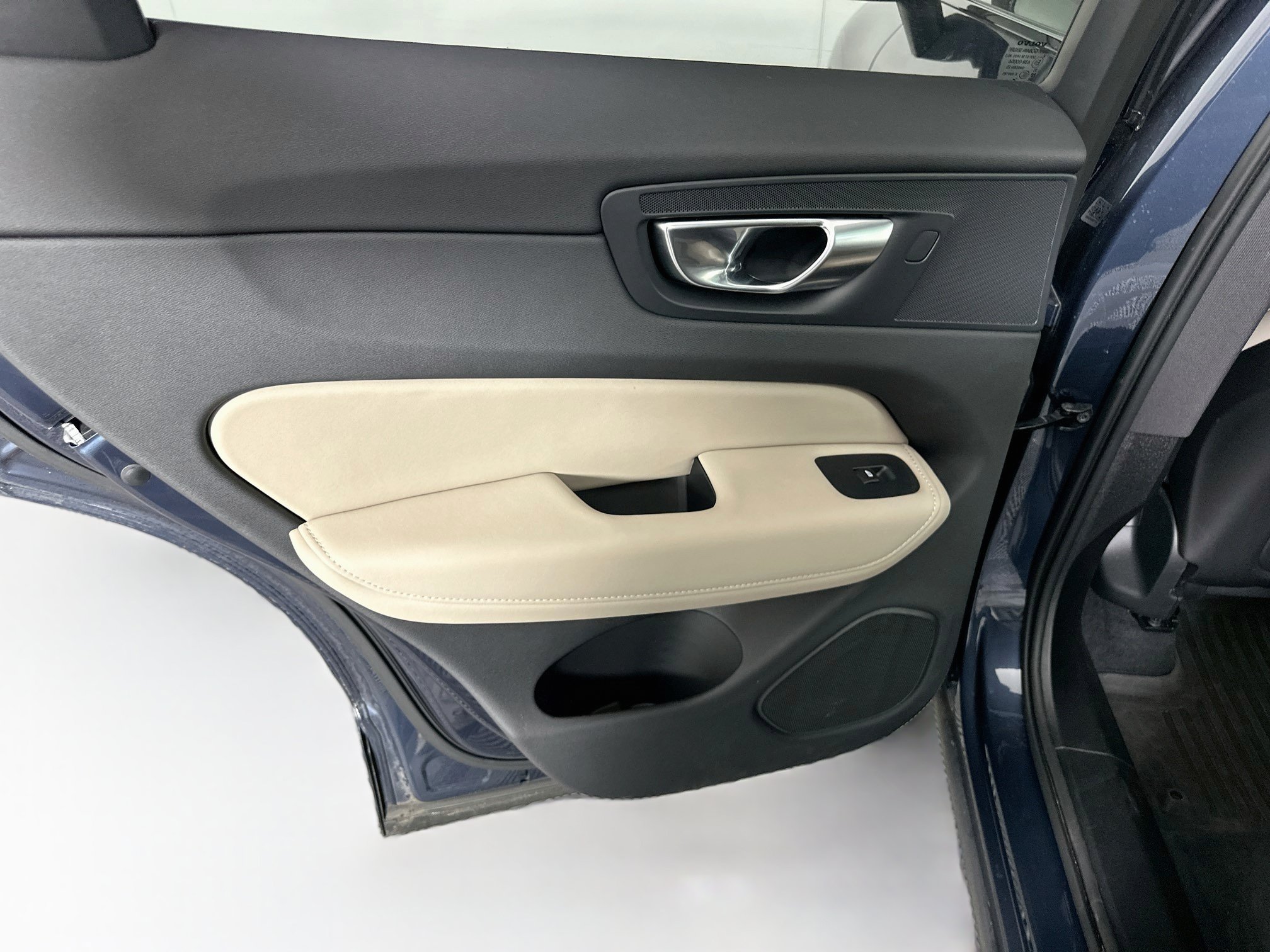 Used 2026 Volvo XC60 B5 Plus AWD/4WD image 27