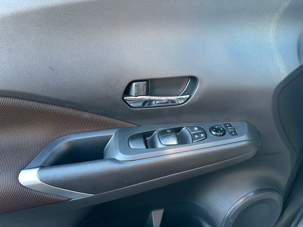 Used 2024 Nissan Kicks SR image 57