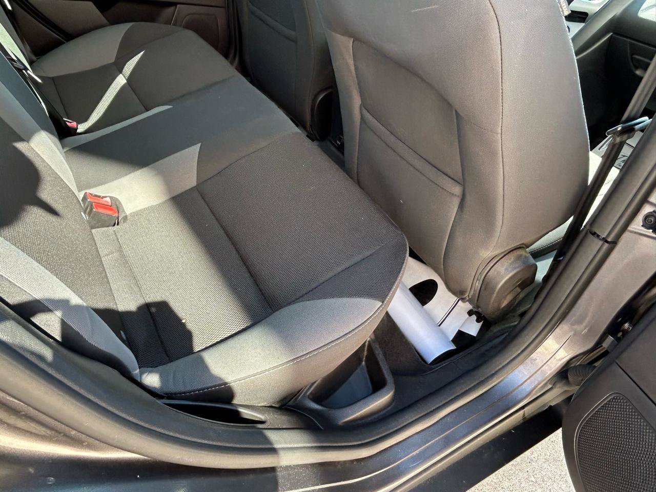 Used 2014 Ford Focus SE FWD image 11