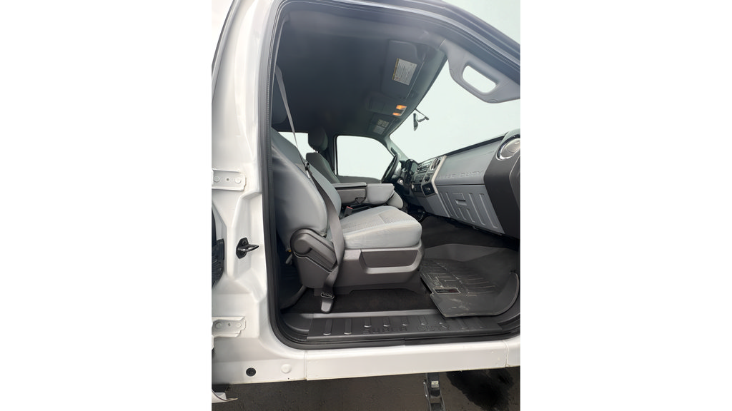 Used 2016 Ford F250 XLT w/ XLT Premium Package AWD/4WD image 8