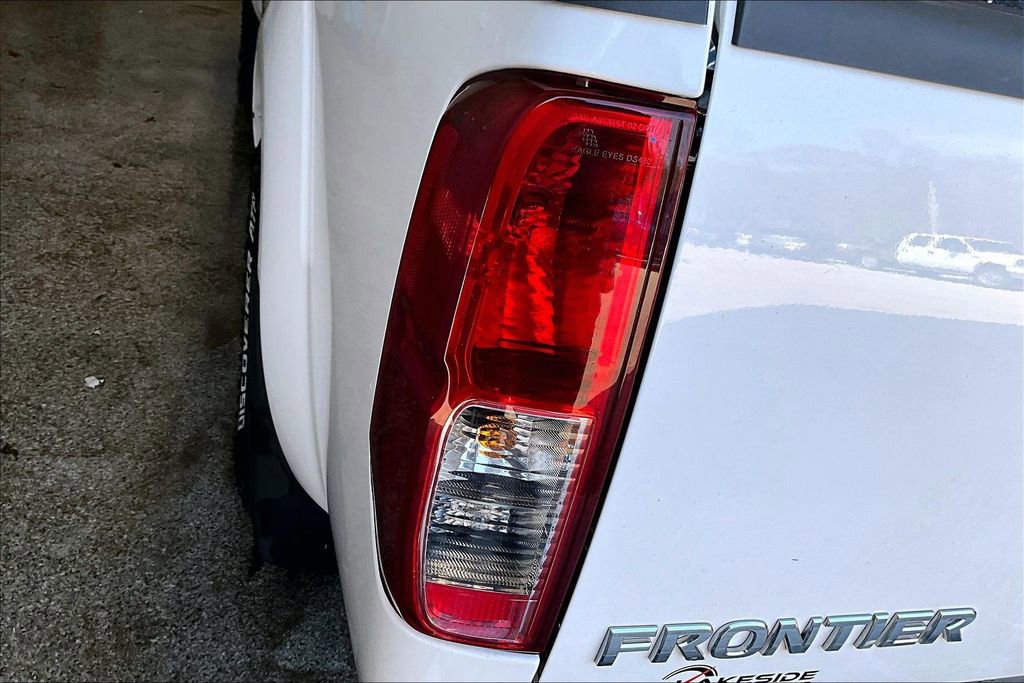 Used 2010 Nissan Frontier SE image 22