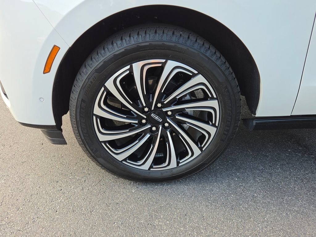 Used 2025 Lincoln Navigator Black Label AWD/4WD image 9