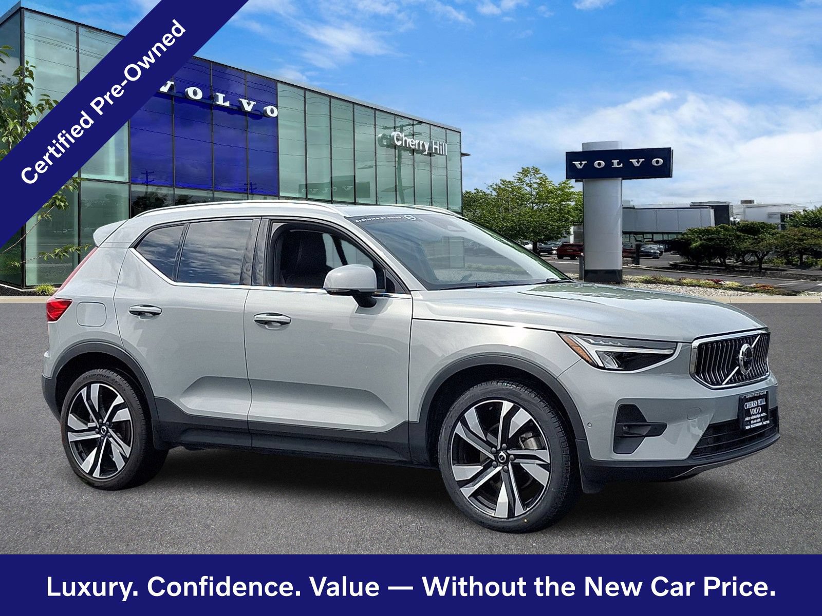 Certified 2024 Volvo XC40 B5 Plus w/ Protection Package Premier AWD/4WD image 1