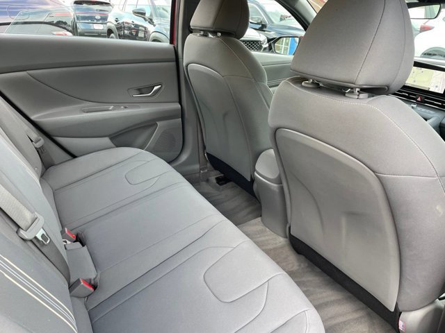 Used 2023 Hyundai Elantra SEL w/ Convenience Package FWD image 10