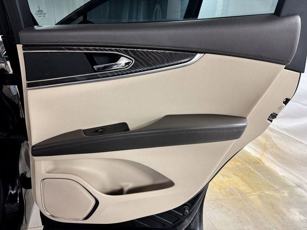 Used 2017 Lincoln MKX Reserve FWD image 16