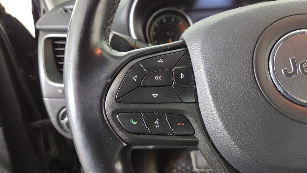 Used 2020 Jeep Cherokee Trailhawk AWD/4WD image 21