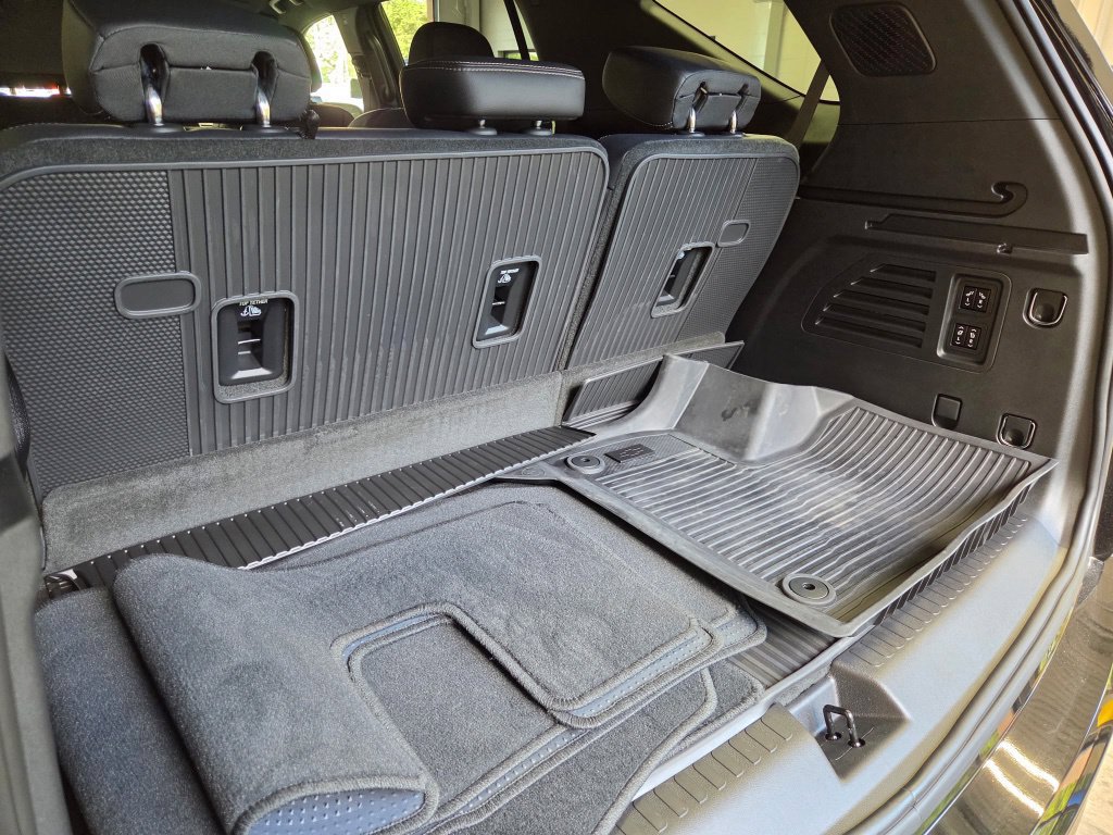 Used 2026 Chevrolet Traverse High Country w/ LPO, Floor Liner Package AWD/4WD image 14