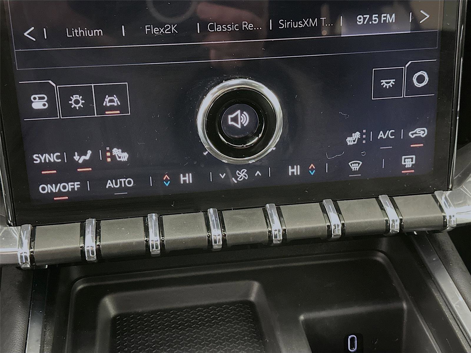 Used 2025 GMC Acadia Elevation image 16