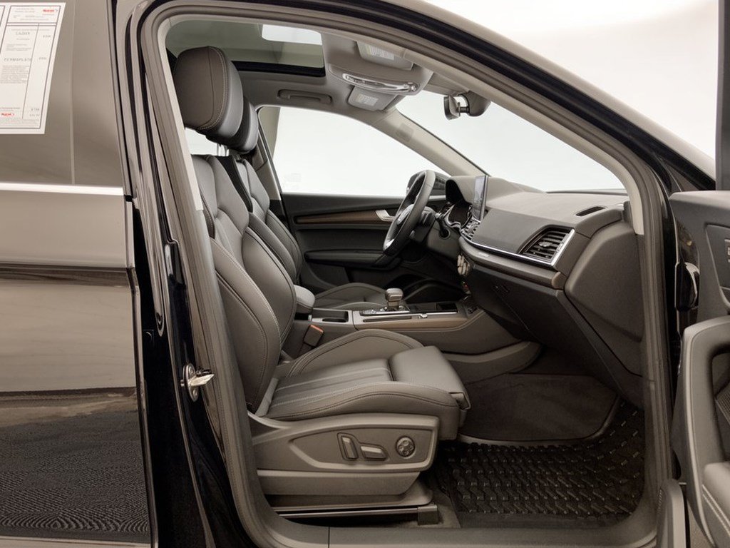 Certified 2024 Audi Q5 e Premium Plus w/ Premium Plus Package AWD/4WD image 30