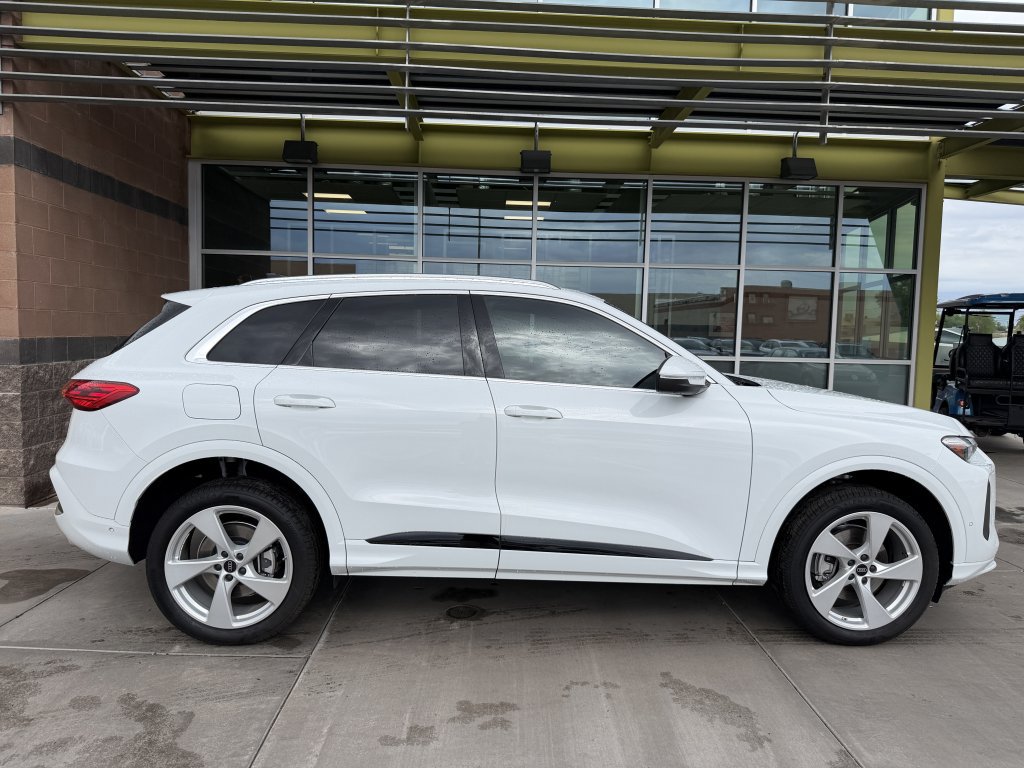 Used 2025 Audi Q5 Premium Plus w/ Premium Plus AWD/4WD image 9