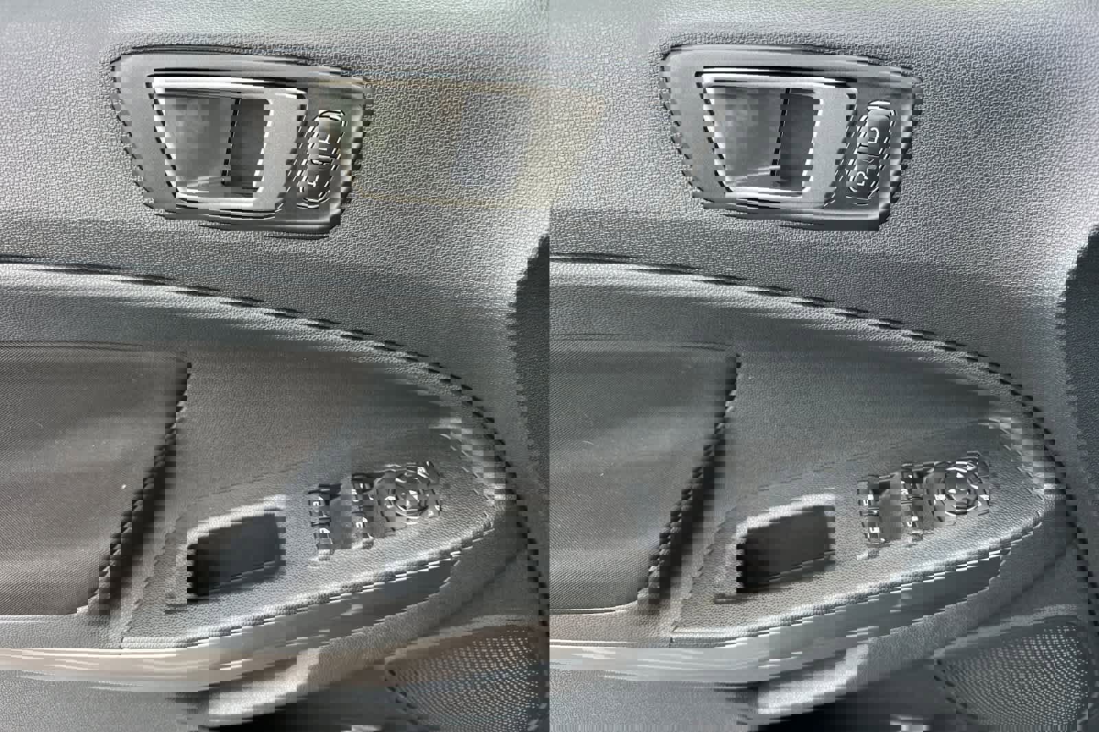 Used 2021 Ford EcoSport SE w/ SE Convenience Package image 12