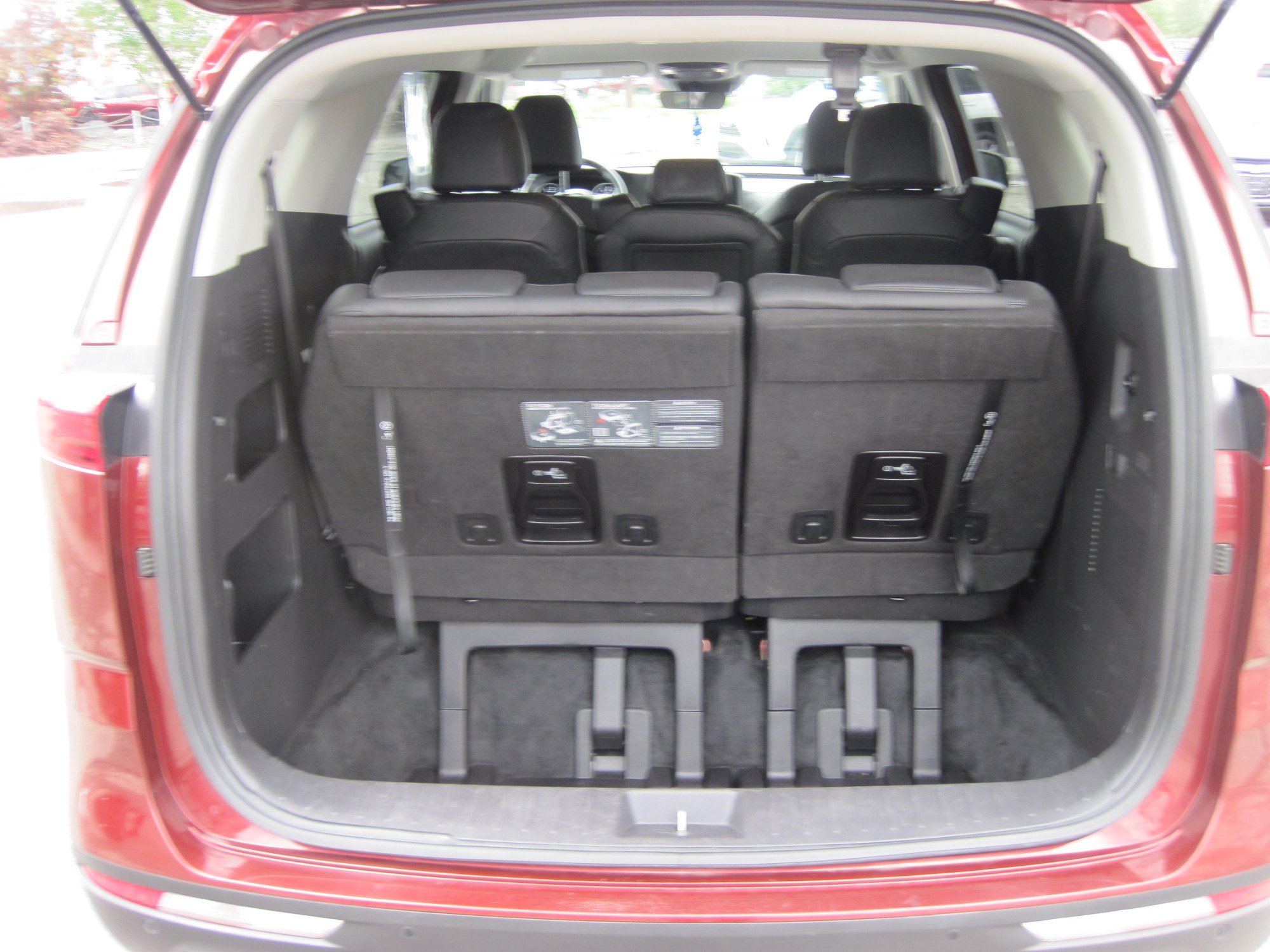 Used 2024 Kia Carnival LX FWD image 6