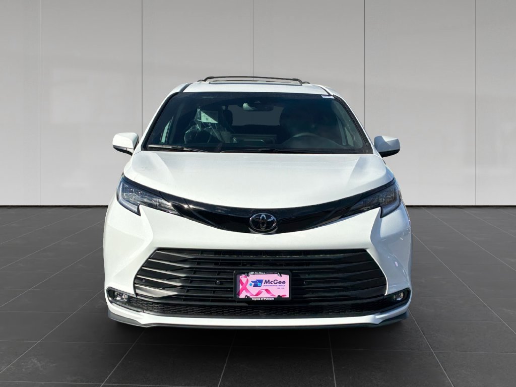 New 2026 Toyota Sienna XLE Woodland Edition AWD/4WD image 9