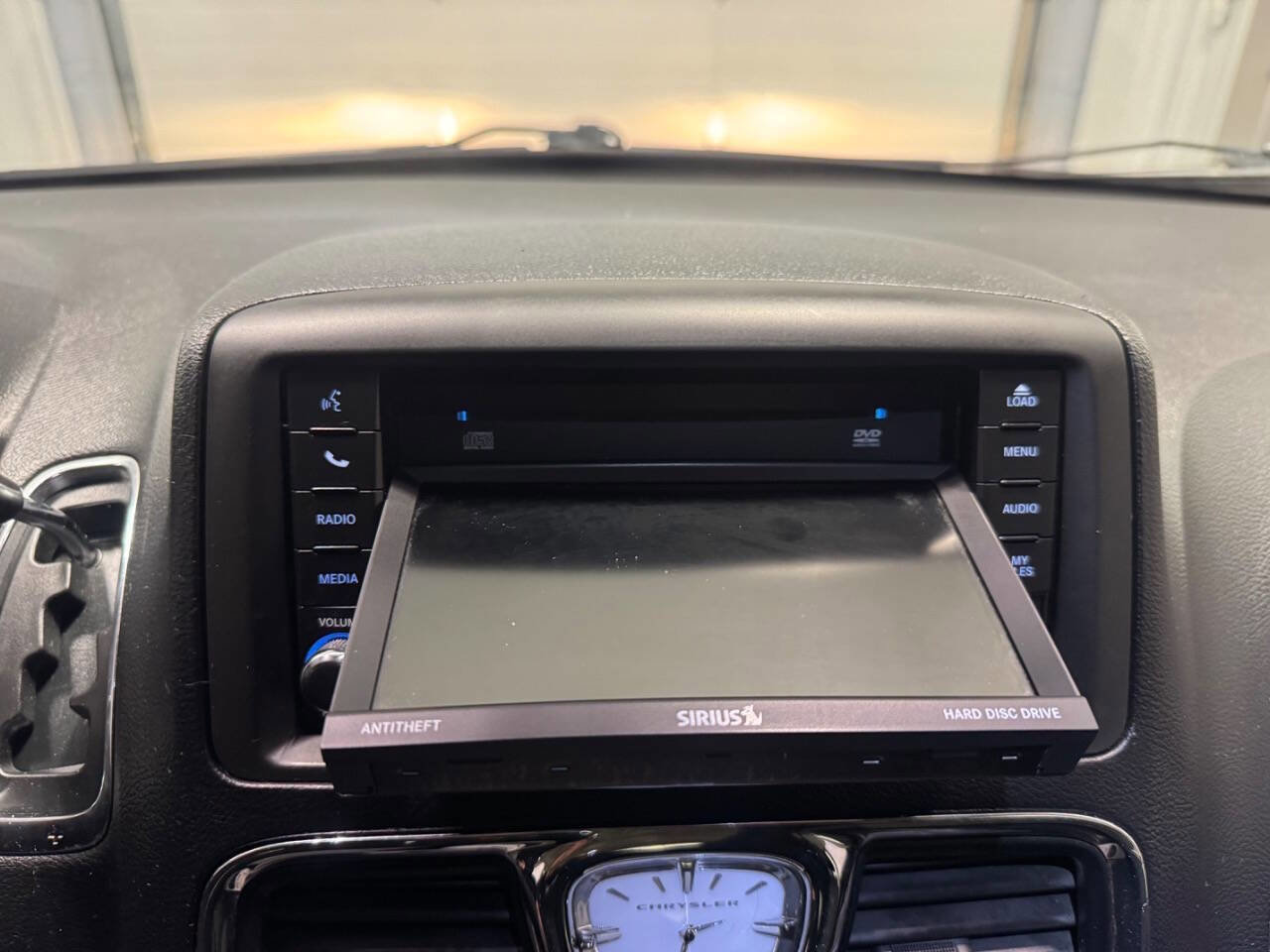 Used 2015 Chrysler Town & Country Touring-L w/ Driver Convenience Group image 37