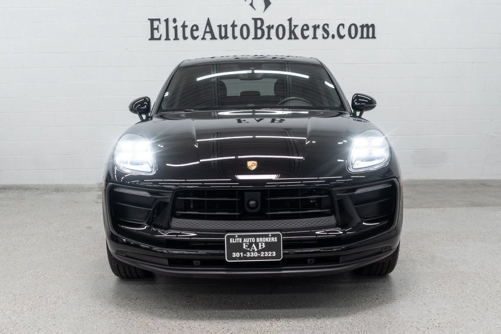 Used 2024 Porsche Macan AWD/4WD image 3