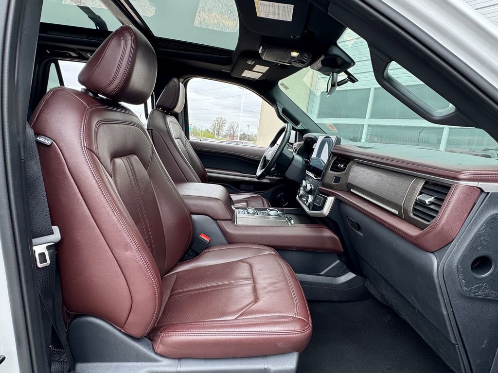 Used 2024 Ford Expedition Limited image 27