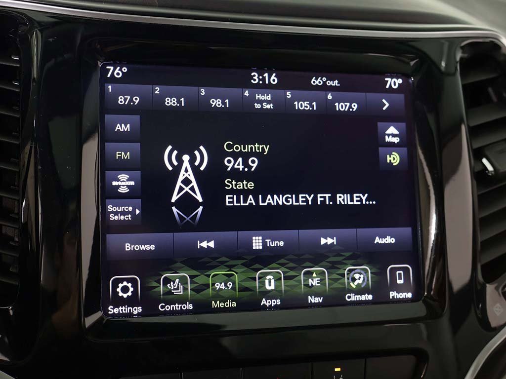 Used 2019 Jeep Cherokee Overland w/ Technology Group image 51