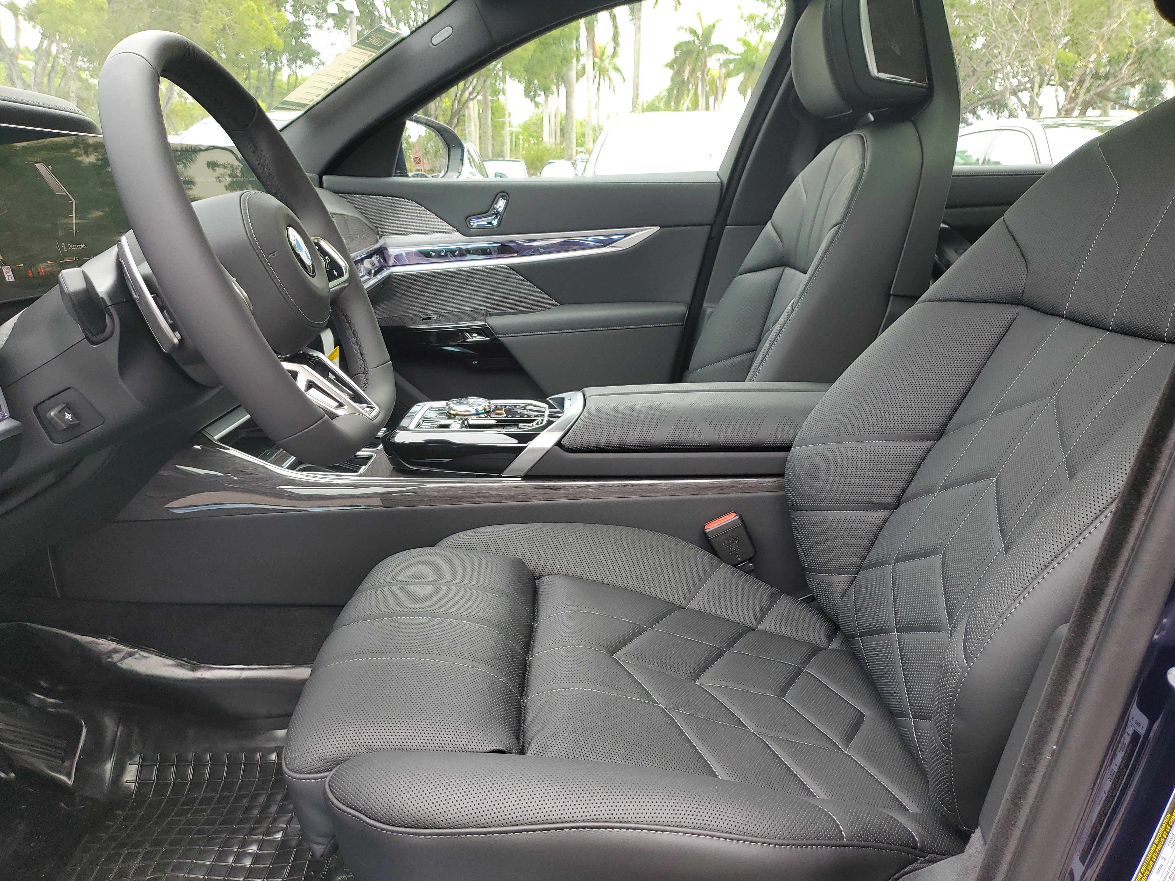 New 2026 BMW 760i xDrive w/ Luxury Rear Seating Package AWD/4WD image 16