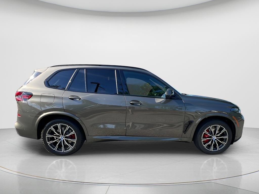 New 2026 BMW X5 xDrive40i w/ M Sport Package AWD/4WD image 3