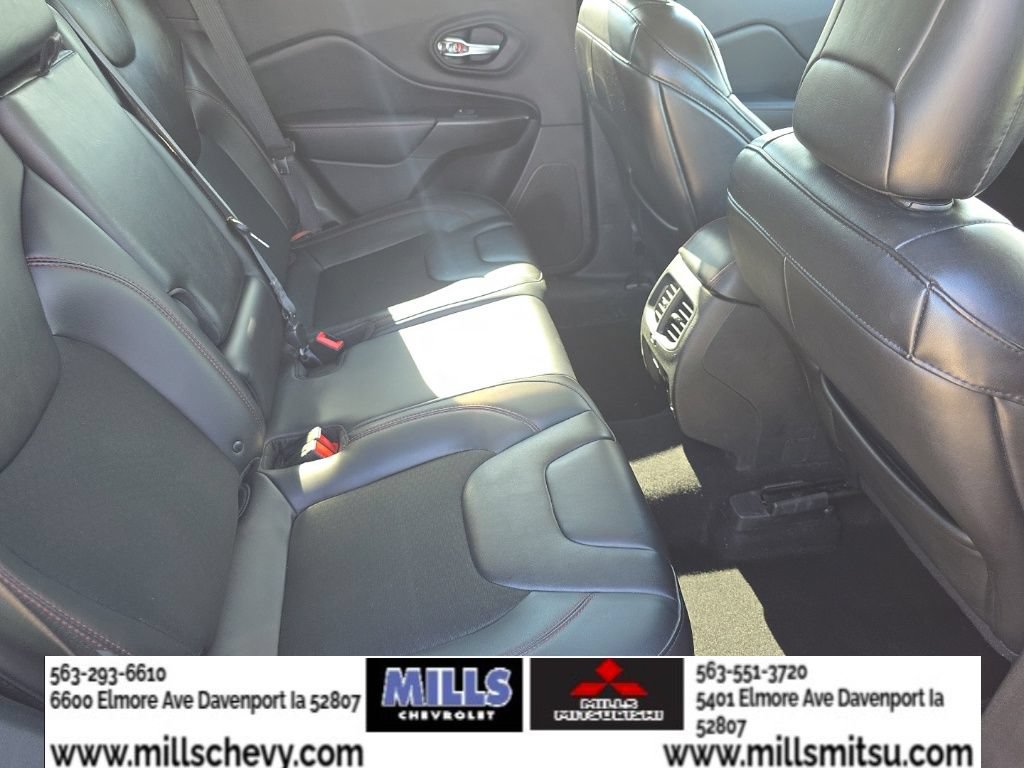 Used 2019 Jeep Cherokee Trailhawk w/ Cold Weather Group AWD/4WD image 18