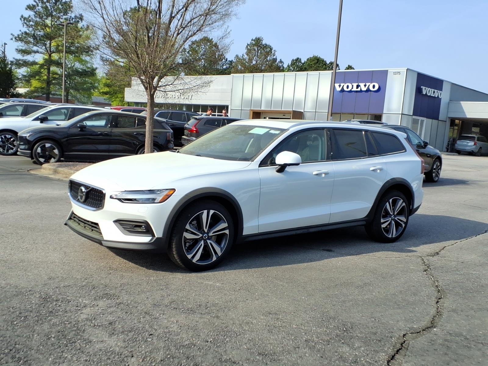 New 2026 Volvo V60 B5 Cross Country Plus w/ Protection Package Premier AWD/4WD image 9