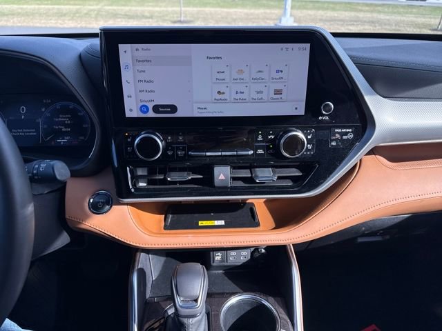 Used 2023 Toyota Highlander Platinum image 28