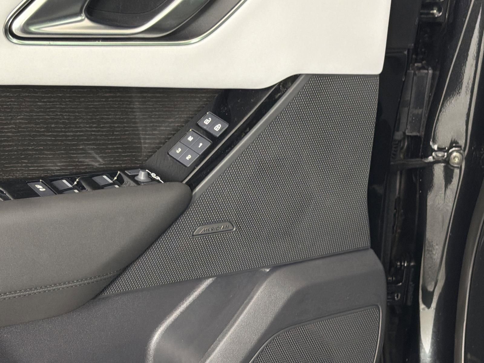 New 2026 Land Rover Range Rover Velar Dynamic SE image 22