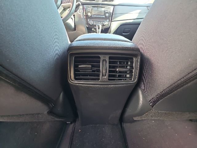 Used 2017 Nissan Rogue SV FWD image 24
